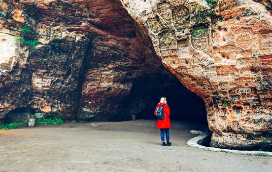 Mystische Gutmannshöhle bei Sigulda