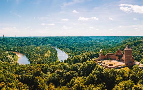 Herrlich waldiger Gauja Nationalpark