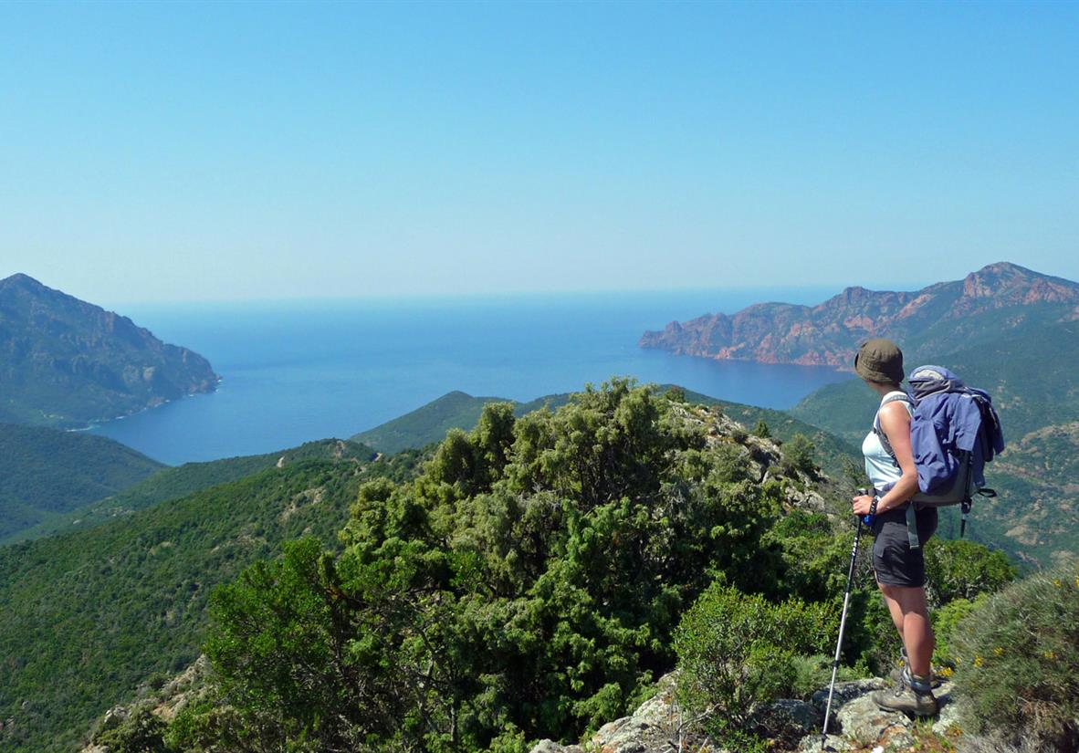 Wandern mit Panoramablick auf das Mittelmeer