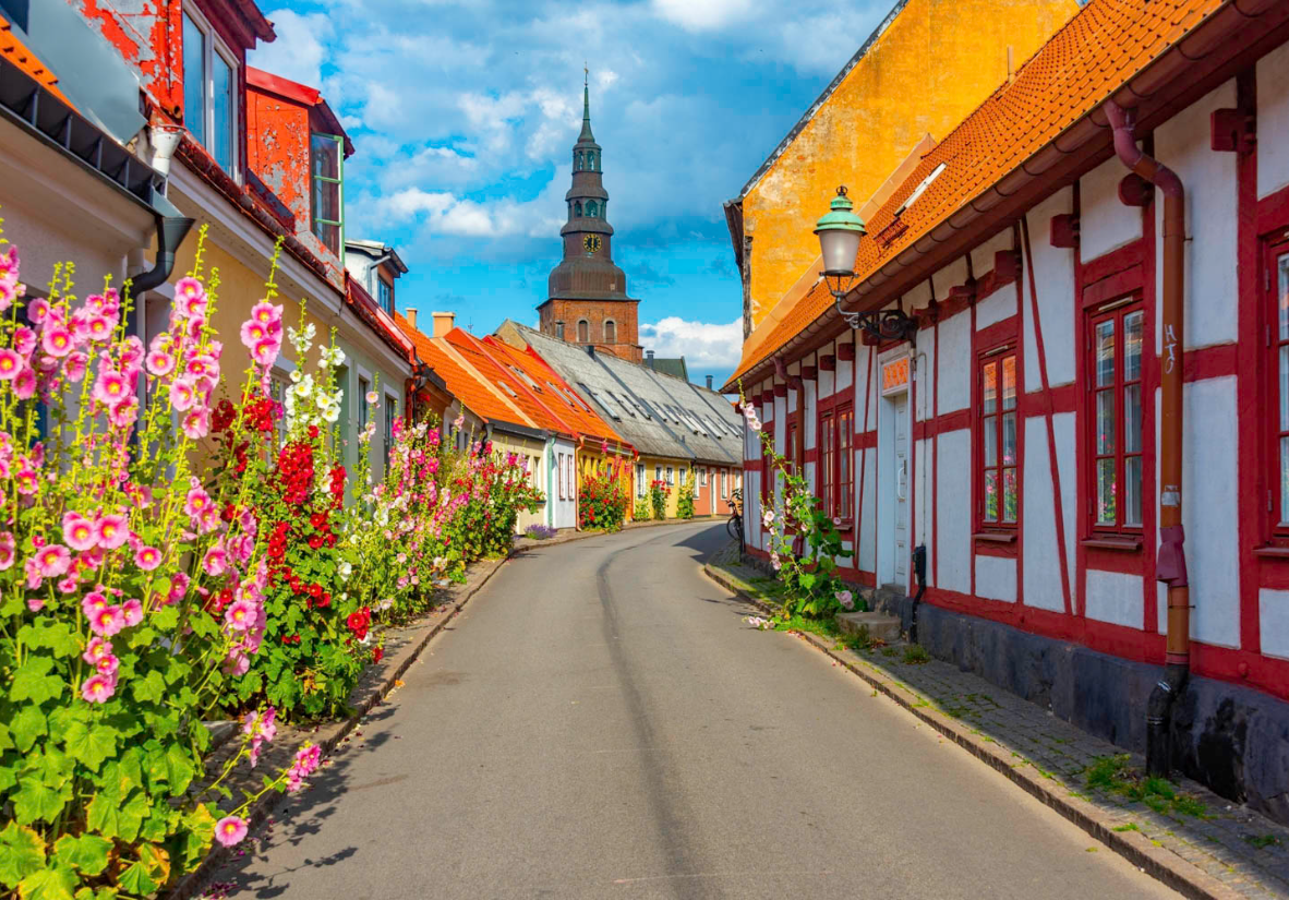Traditionelle bunte Straße in Ystad