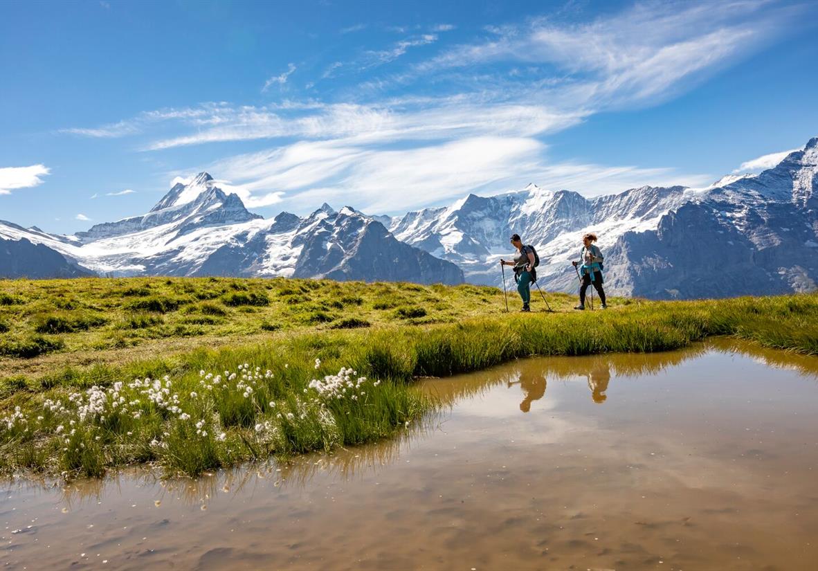 Wakling along the Bachalpsee
