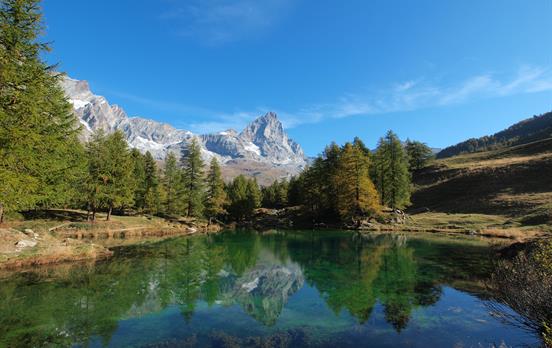 © Valle d&apos;Aosta -Lago Blue und das Matterhorn
