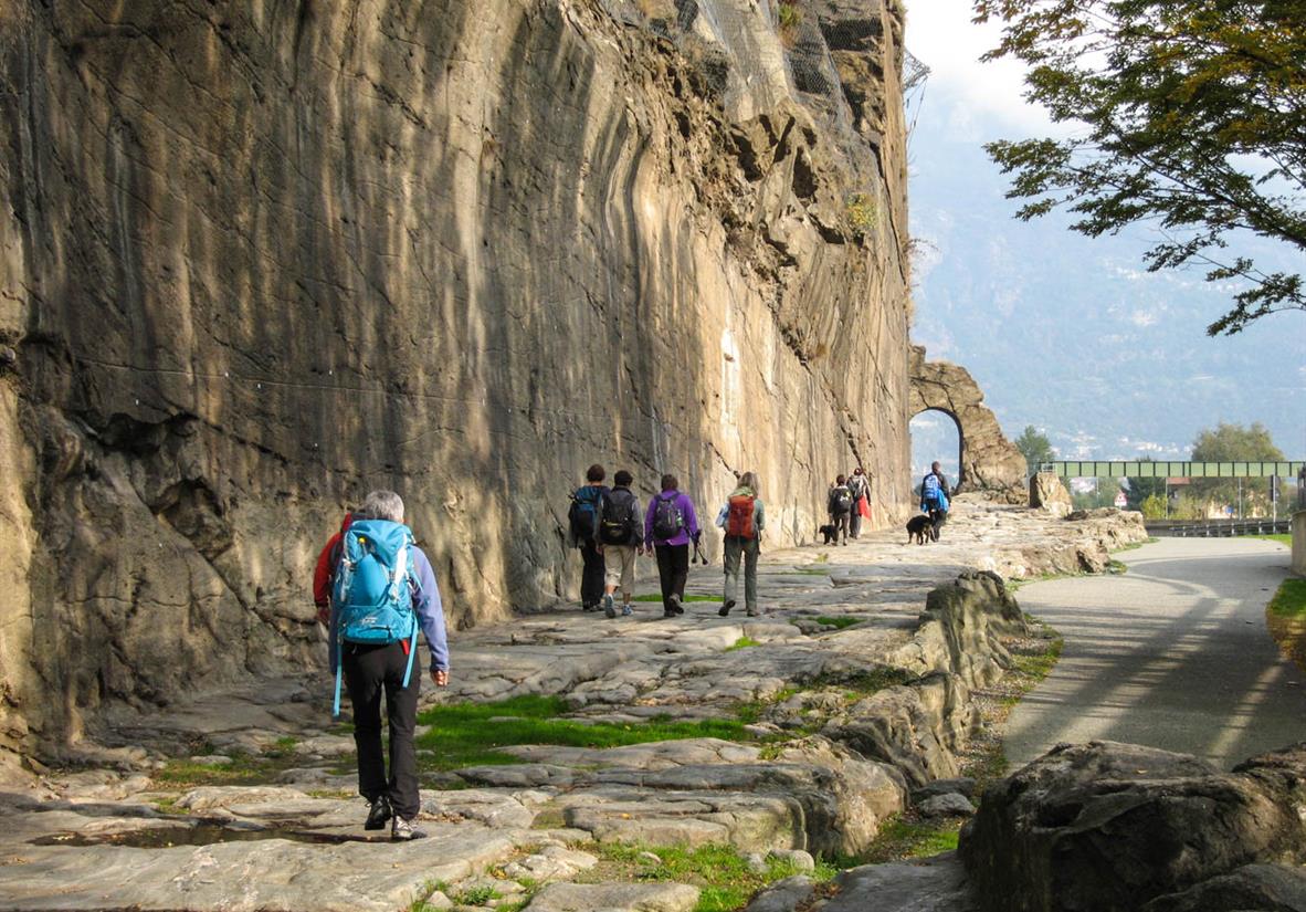 © Valle d&apos;Aosta Strada romana in Donnas