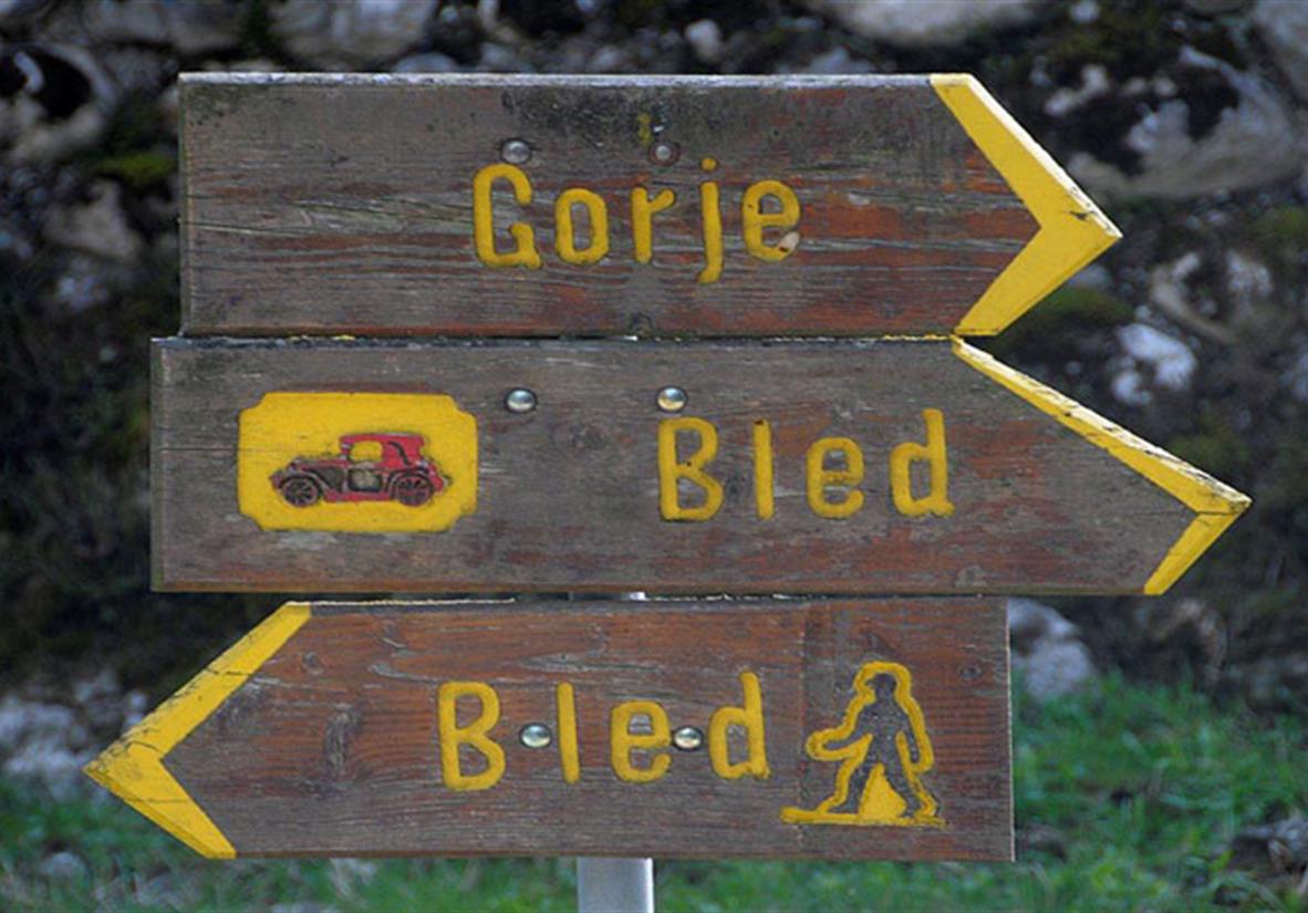 Rustic way marking to help you find your way