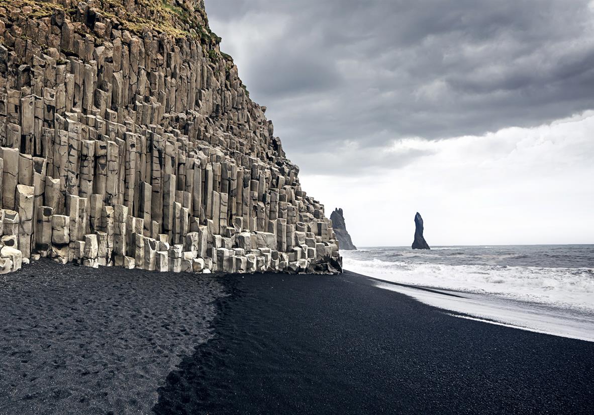Reynisfjara mit seinem schwarzen Sandstrand