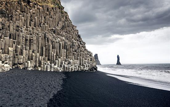 Reynisfjara mit seinem schwarzen Sandstrand