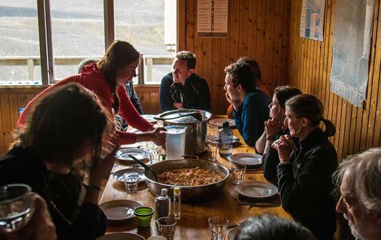 Geselligkeit beim Abendessen © Jan Zelina