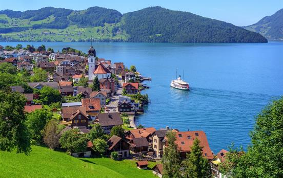 Relax in picturesque lakeside towns likeBeckenried
