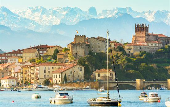 Blick auf San Vicente de la Barquera