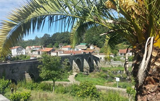 Die alte steinerne Brücke in Maceira