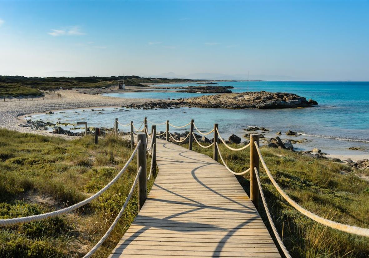 Boardwalk down to the beach