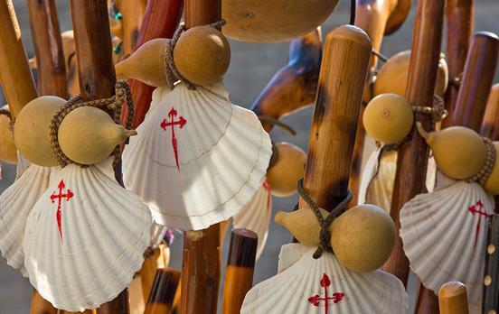 Pilgerstab mit Jakobsmuschel