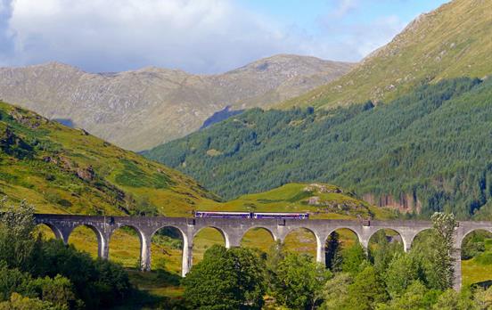 Mit dem Zug über das Glenfinnan Viadukt