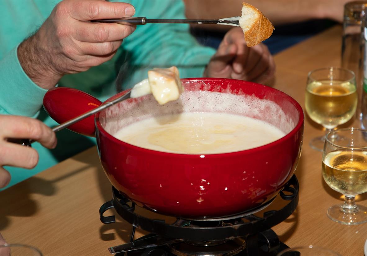 Schweizer Käsefondue mit Veltliner Wein