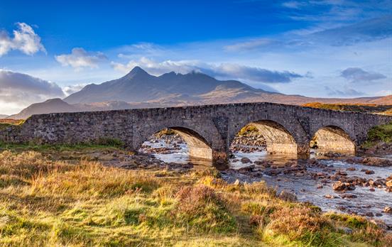 Die gewölbte Steinbrücke bei Sligachan