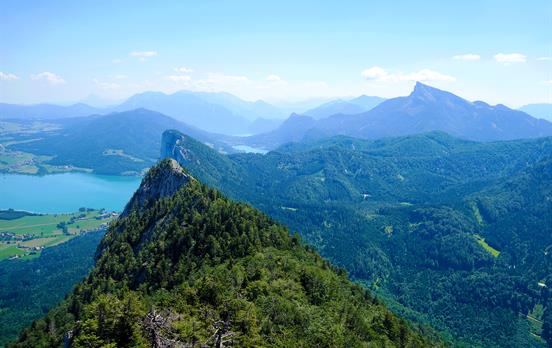 Blick vom Schobergipfel auf Mondsee und Schafberg