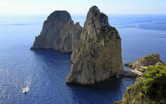 Die Faraglioni von Capri