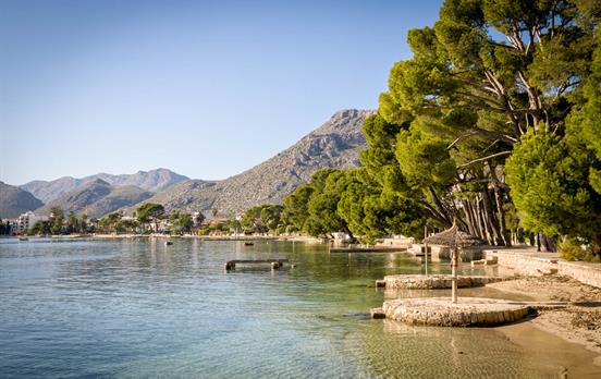 Ruhiges Mittelmeer in Port de Pollenca