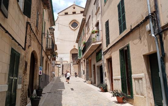 Die Altstädte der Balearen erkunden