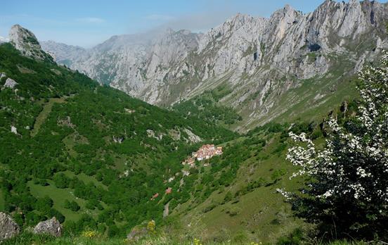View on the walk from Tielve to Sotres