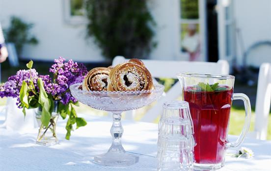 Enjoy cinnamon rolls, favourite snack among Swedes