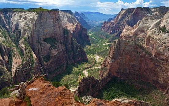 Beautiful canyon views from Observation Pt in Zion