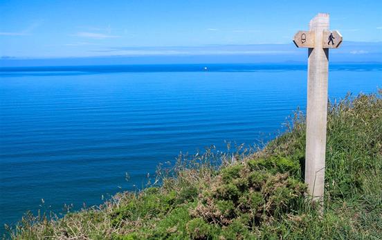 Beschilderung am Pembrokeshire Coast Path