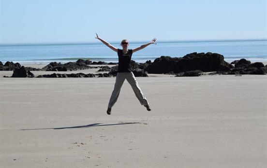 Überschumende Freude an einem der Traumstrände