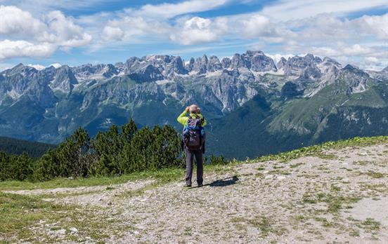 Aussichten auf die charakteristischen Felswände