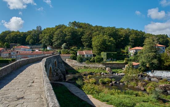 Die alte steinerne Brücke in Maceira