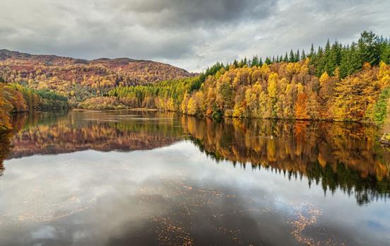 Idyllische Loch Tummel bei Pitlochry