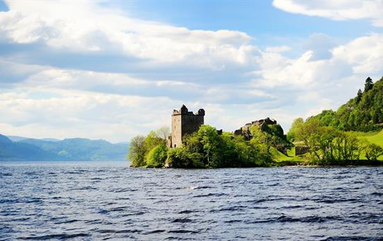 Urquhart Castle am verwunschenen Loch Ness