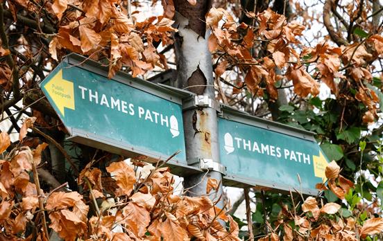 Beschilderung am Themsepfad