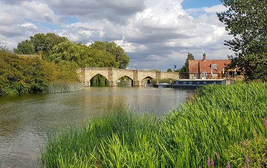 Gentle canal side trails away from busy London