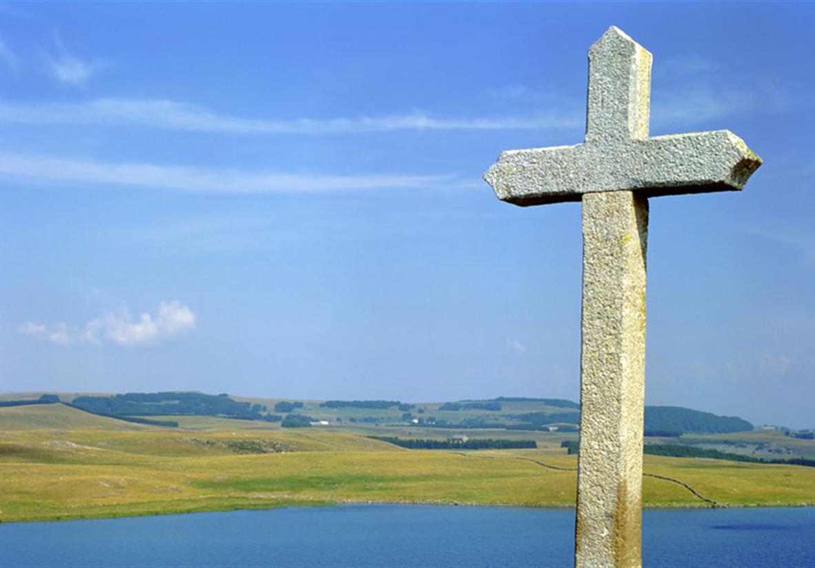 Ancient crosses en route