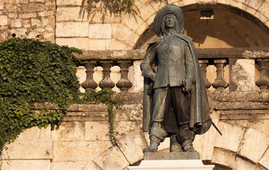 A statue of the Gascon hero d'Artagnan
