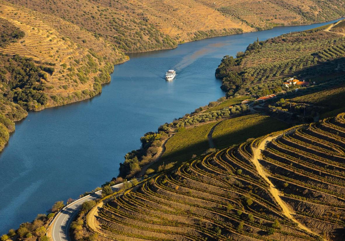 Schiffsfahrt auf dem Douro von Porto-Peso de Regua