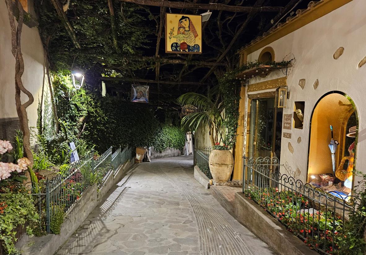 Relaxed evenings with time for a dinner &amp; a stroll