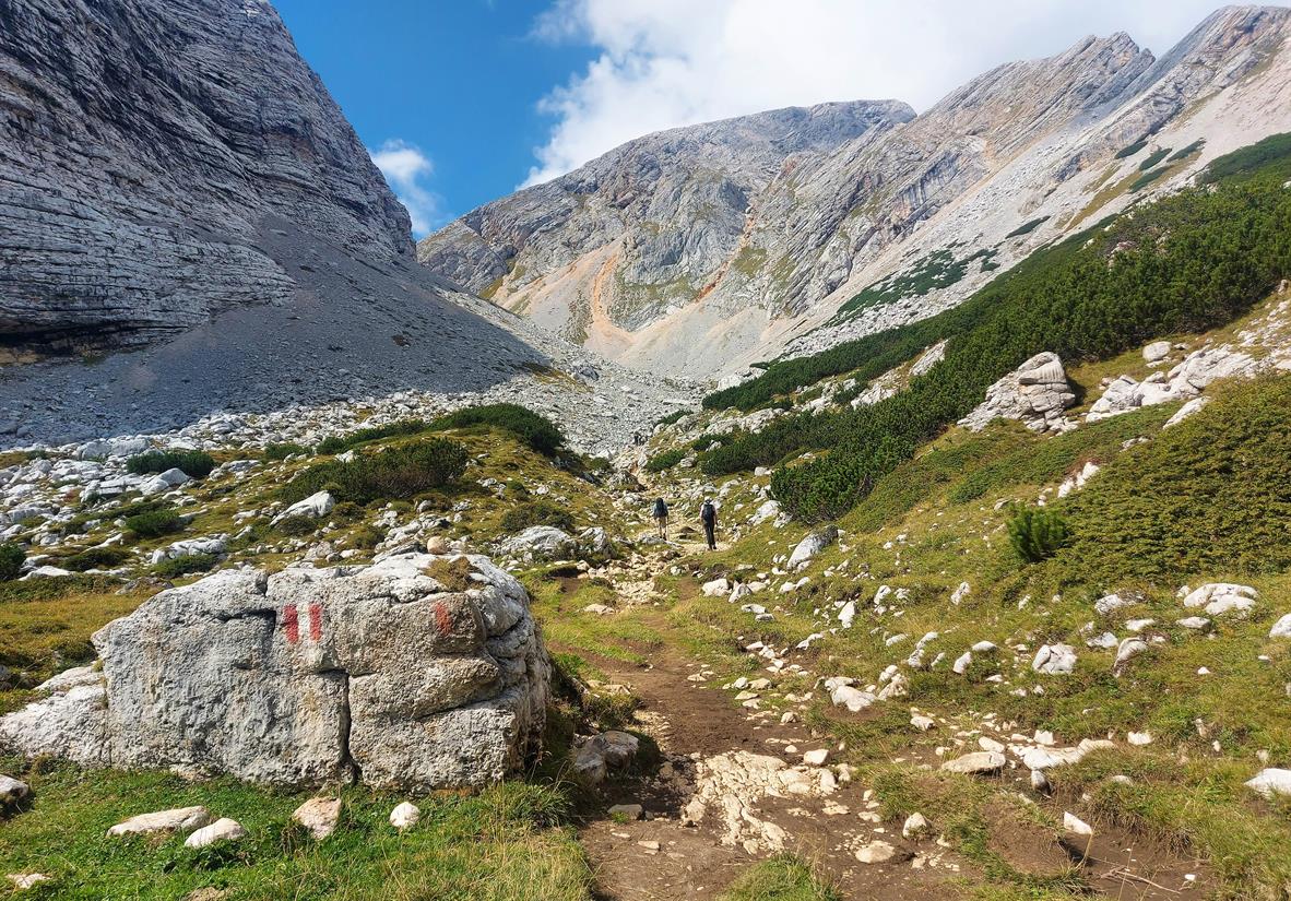 Trail along the Alta Via