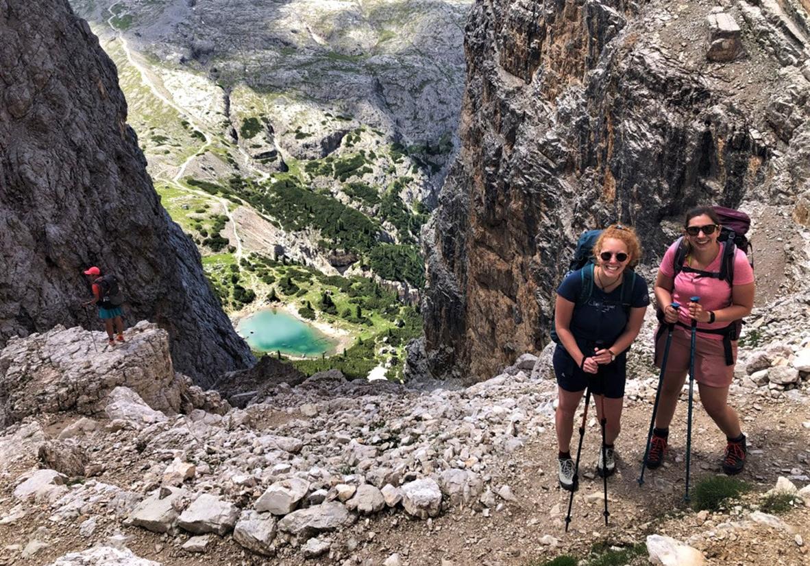 Walkers above Lake de Lagazuoi