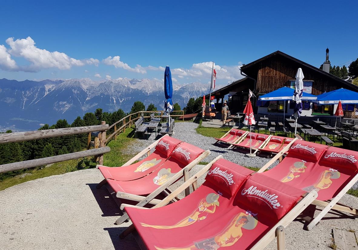 Relax and take in the Alpine visitas