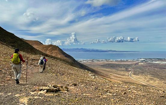 Wandern durch Vulkanlandschaft