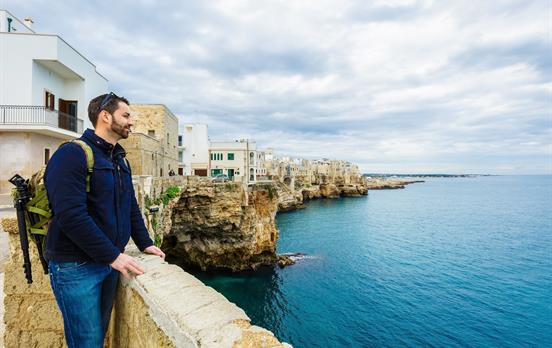 Wandern mit Blick auf das Meer