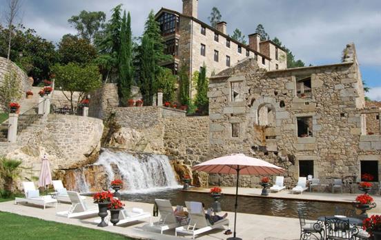 Spektakuläre Außenanlage des Hotels Torre do Rio