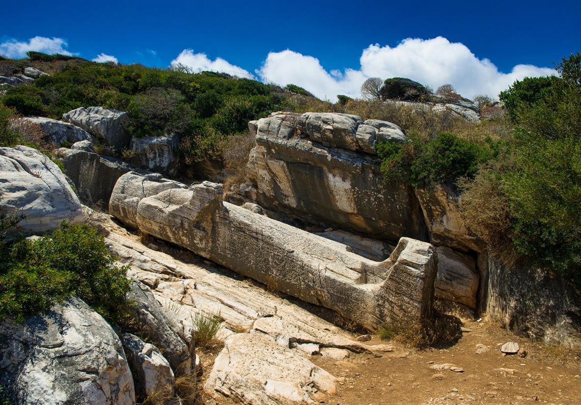 Antike Marmorstatue des griechischen Gottes Kouros