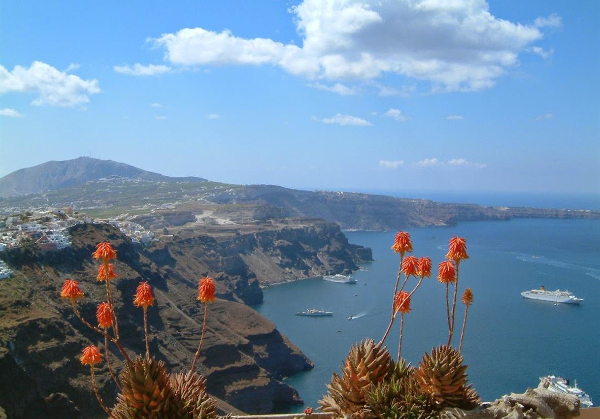 Santorini&apos;s Caldera