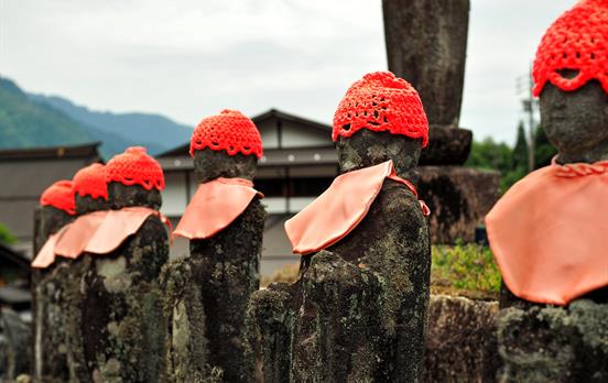 Historische Statuen auf dem Nakasendo Pfad