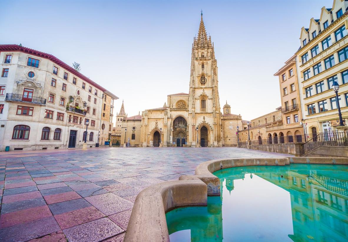 Kathedrale und Plaza Oviedo