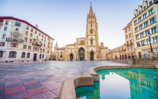 Kathedrale und Plaza Oviedo