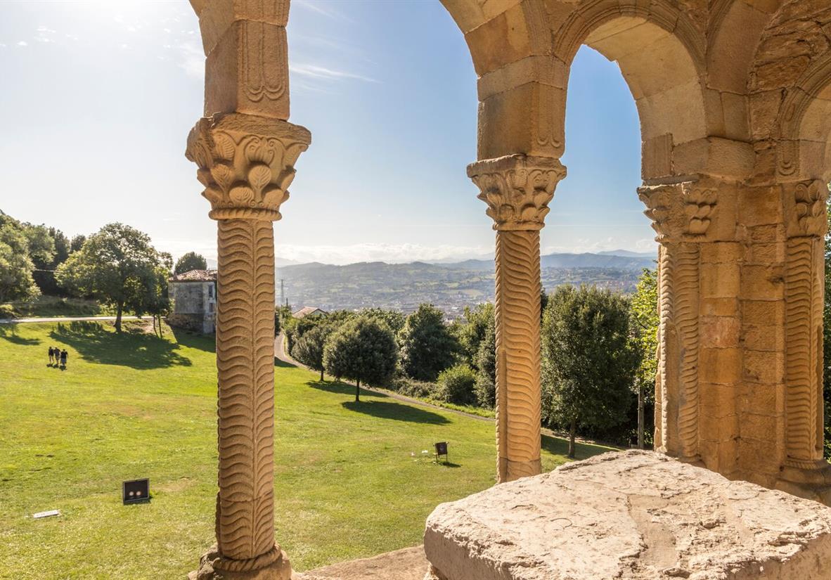 Santa Maria del Naranco Tempel Oviedo